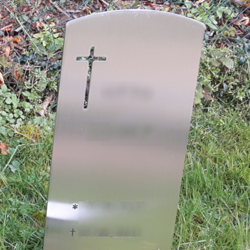 Grabschild aus Edelstahl Oberkante gewölbt